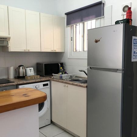 Stylish 1 Bedroom Apartment In Limnaria Gardens Paphos Eksteriør billede