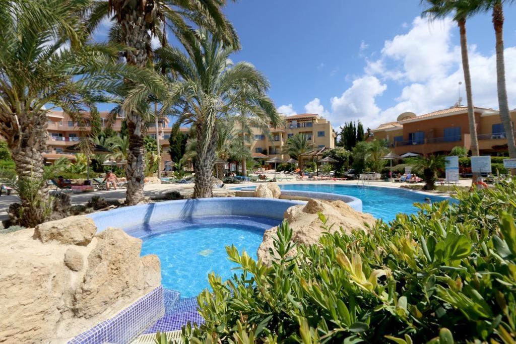 Stylish 1 Bedroom Apartment In Limnaria Gardens Paphos Værelse billede