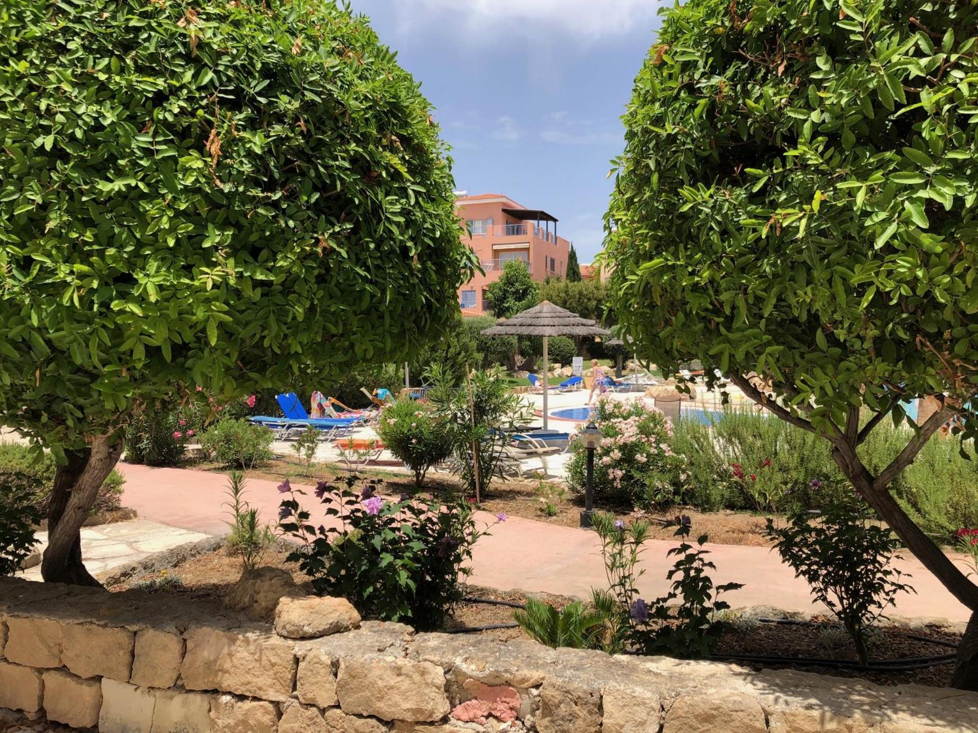 Stylish 1 Bedroom Apartment In Limnaria Gardens Paphos Eksteriør billede
