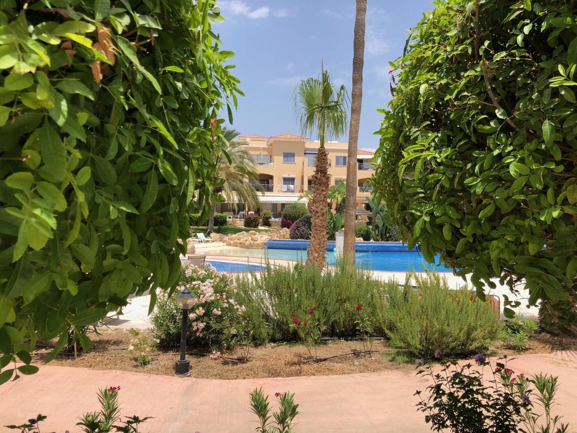 Stylish 1 Bedroom Apartment In Limnaria Gardens Paphos Eksteriør billede