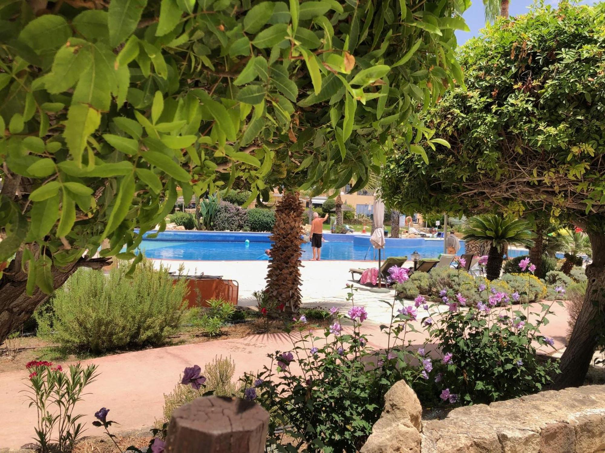 Stylish 1 Bedroom Apartment In Limnaria Gardens Paphos Eksteriør billede